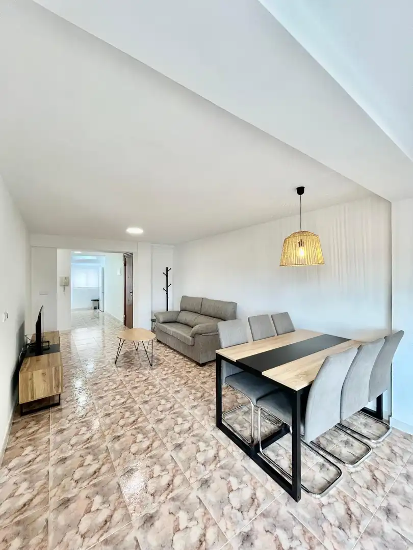 Sala d'estar de Apartament de lloguer en La Pobla de Farnals amb Aire condicionat, Terrassa i Moblat