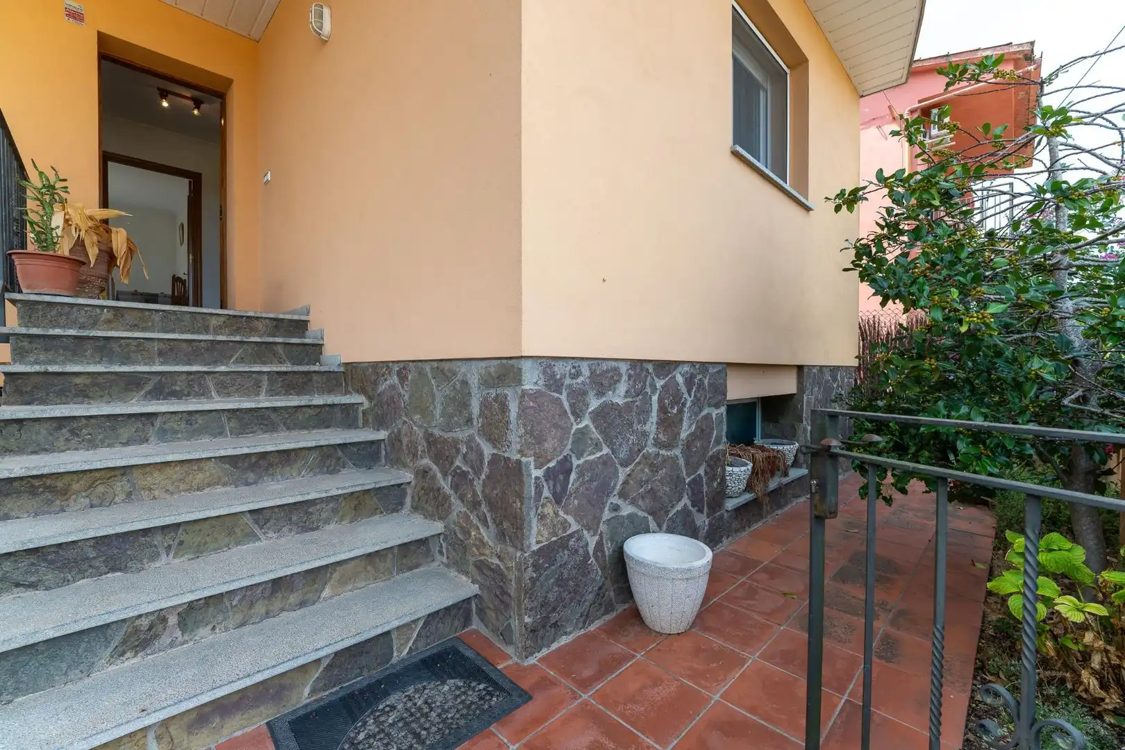 Vista exterior de Casa o xalet en venda en Porqueres amb Calefacció, Jardí privat i Balcó
