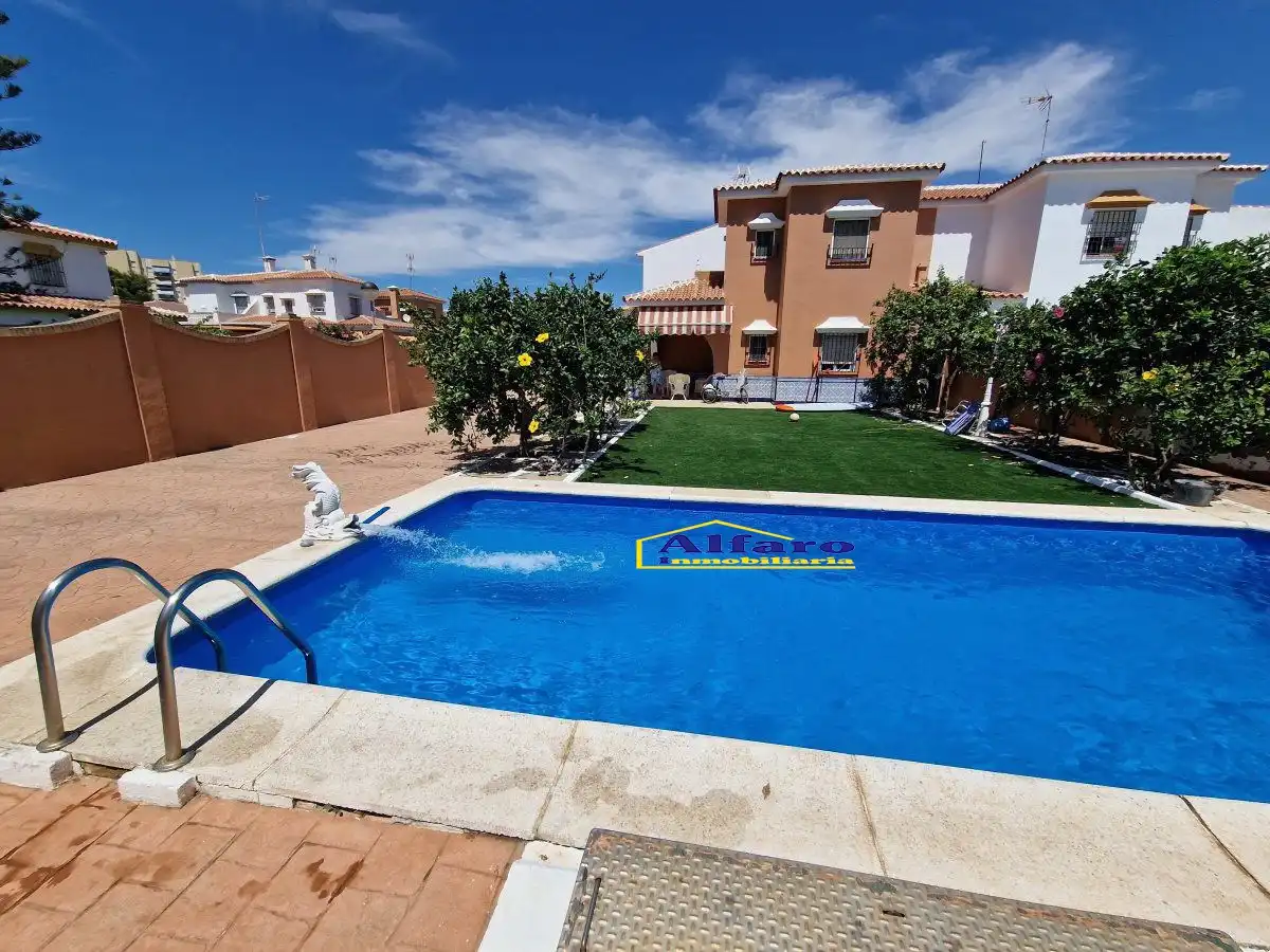 Chalet con piscina en venta en Matalascañas, imagen 4