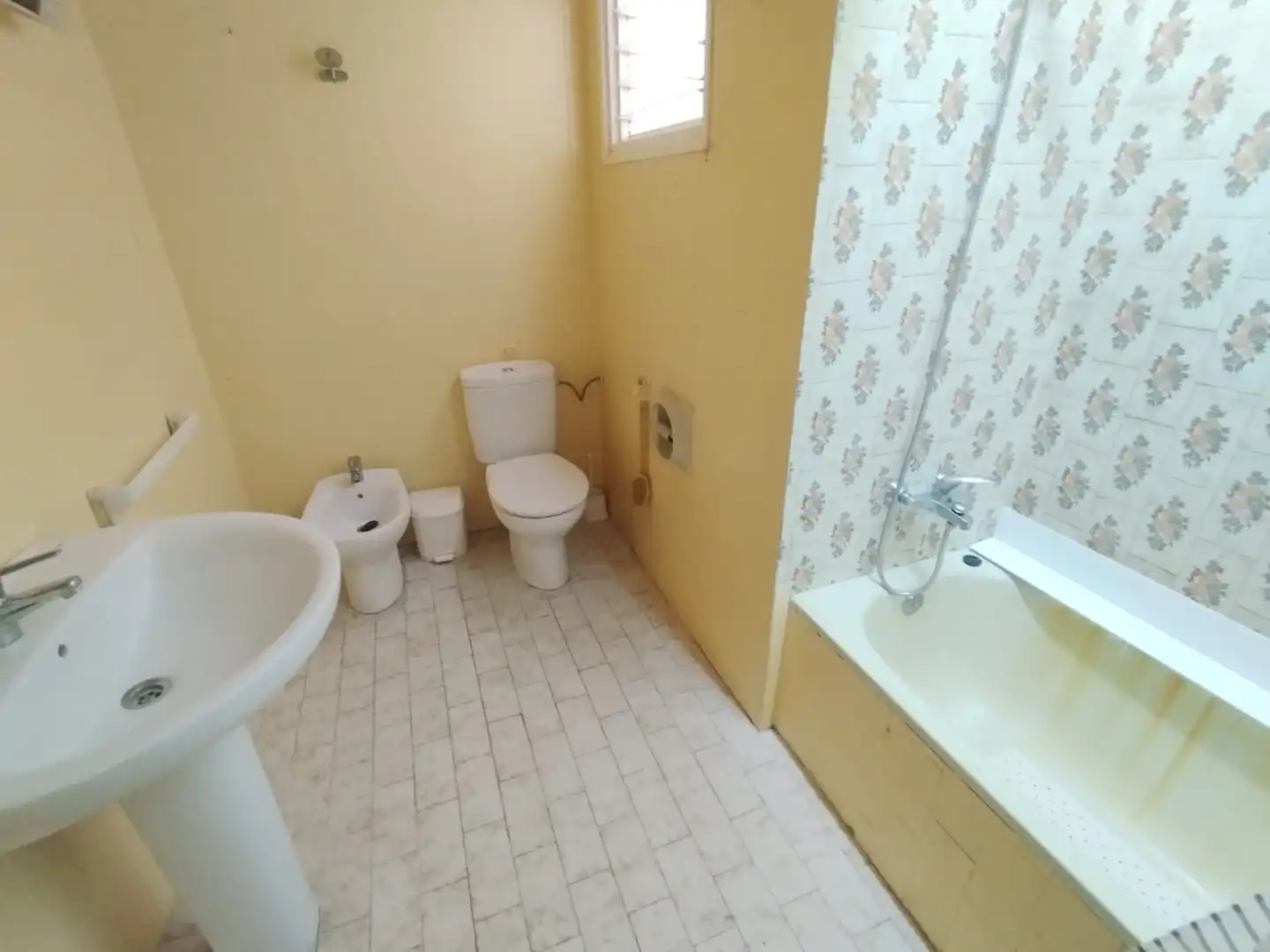 Bathroom of Flat for sale in La Ràpita  with Terrace, Storage room and Oven