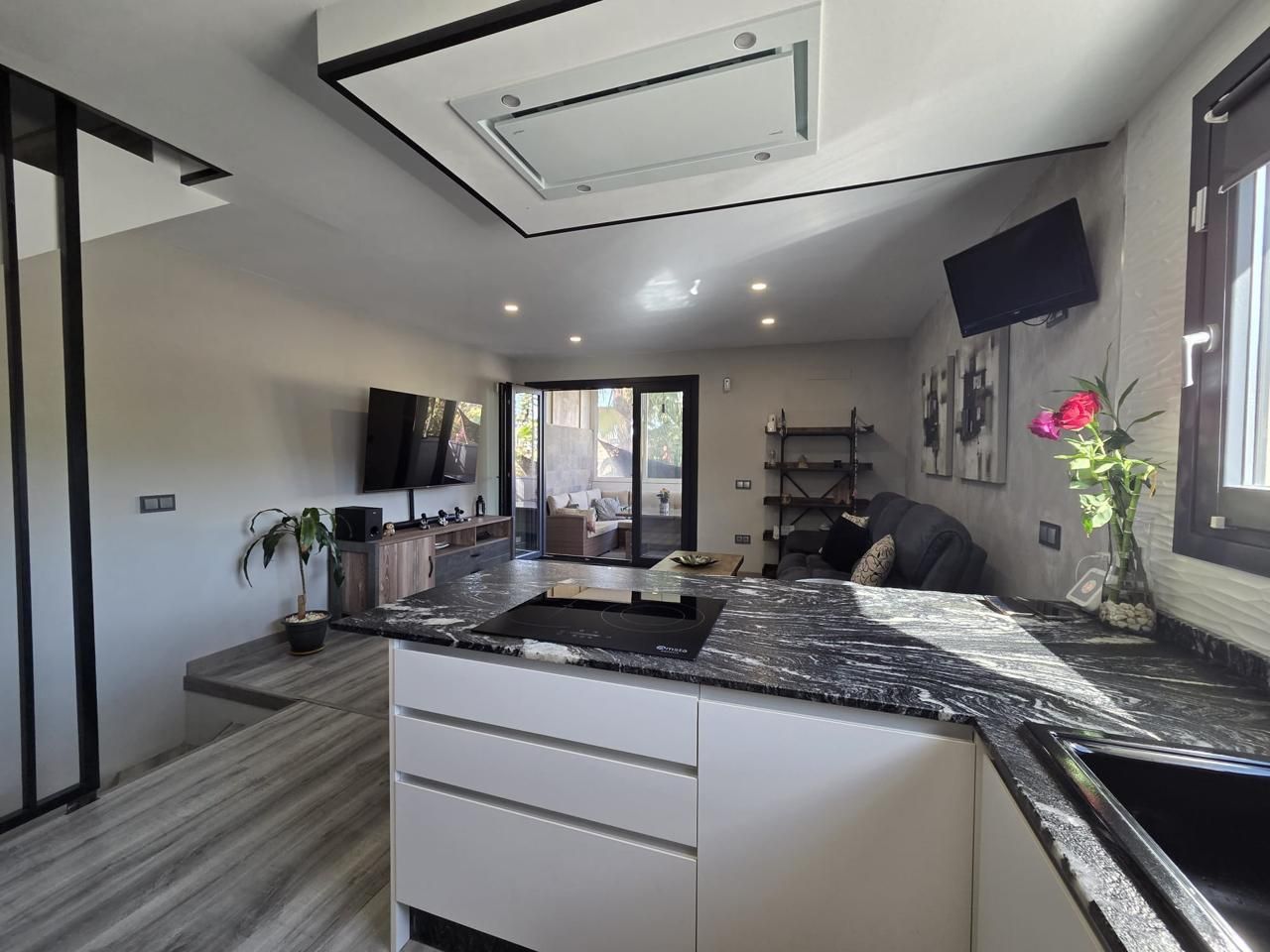 Kitchen of Single-family semi-detached for sale in Alhaurín de la Torre  with Private garden, Alarm and Community pool