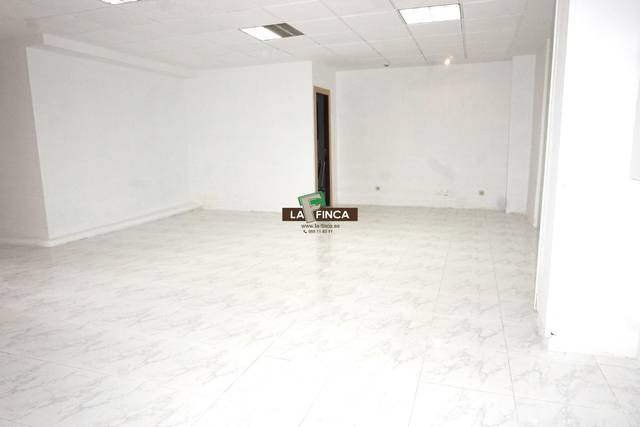 Local comercial en Alquiler en Milán - Pumarín