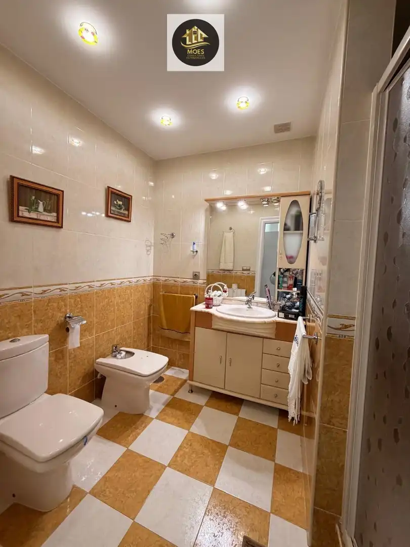 Bany de Casa o xalet en venda en Jaén amb Aire condicionat, Calefacció i Terrassa