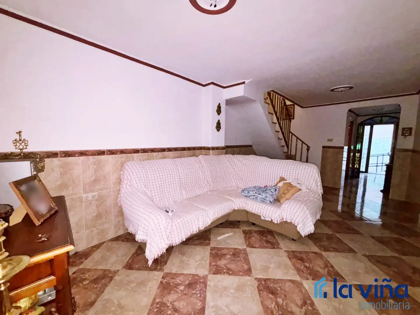 Sala de estar de Casa adosada en venta en Encinas Reales con Aire acondicionado, Terraza y Trastero
