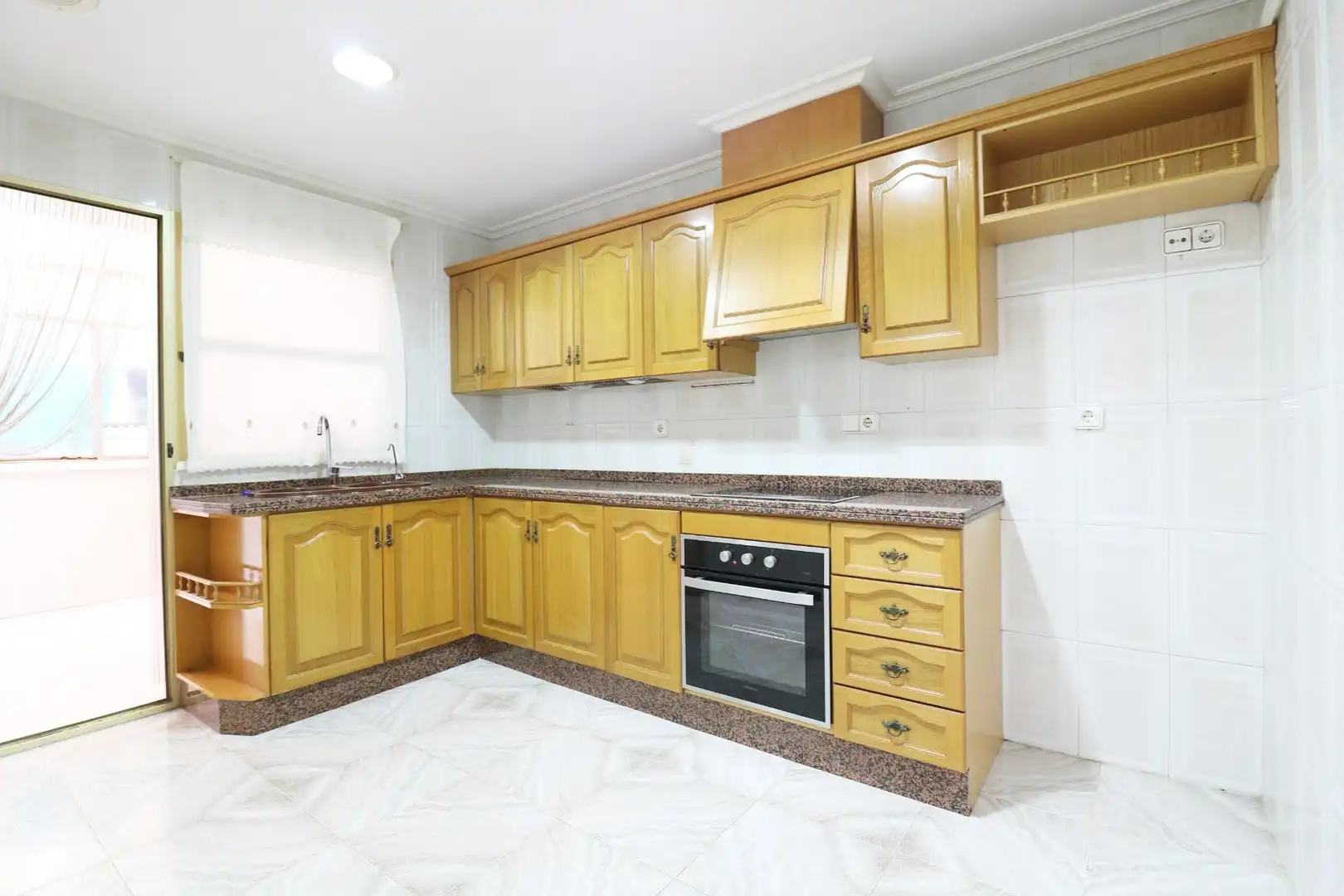 Kitchen of Flat for sale in Elche / Elx  with Air Conditioner, Storage room and Balcony