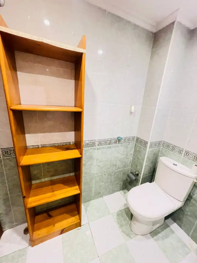 Bany de Apartament en venda en Gijón  amb Calefacció i Traster