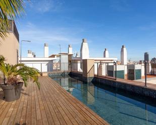 Swimming pool of Flat for sale in  Barcelona Capital  with Air Conditioner, Heating and Private garden