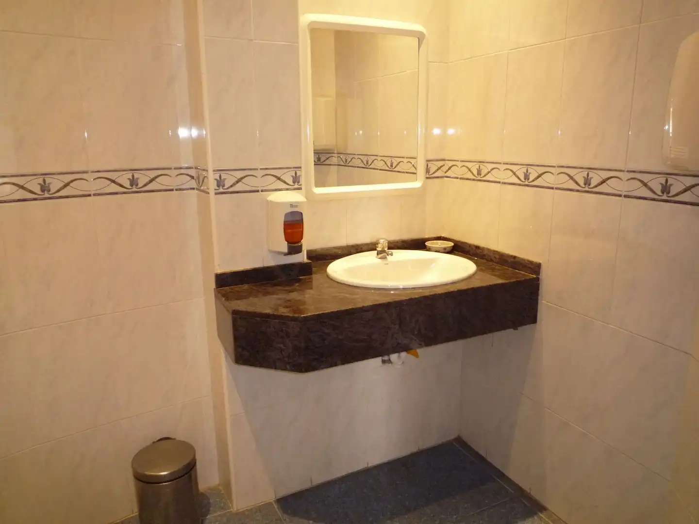 Badezimmer von Geschaftsraum zum Verkauf in Tossa de Mar mit Klimaanlage, Terrasse und Möbliert