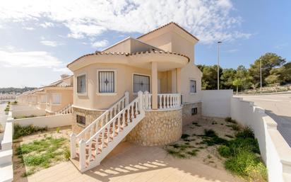 Vista exterior de Casa o xalet en venda en San Miguel de Salinas amb Aire condicionat, Calefacció i Jardí privat