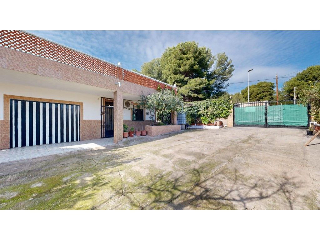 Exterior view of House or chalet for sale in L'Alcora  with Air Conditioner, Private garden and Terrace