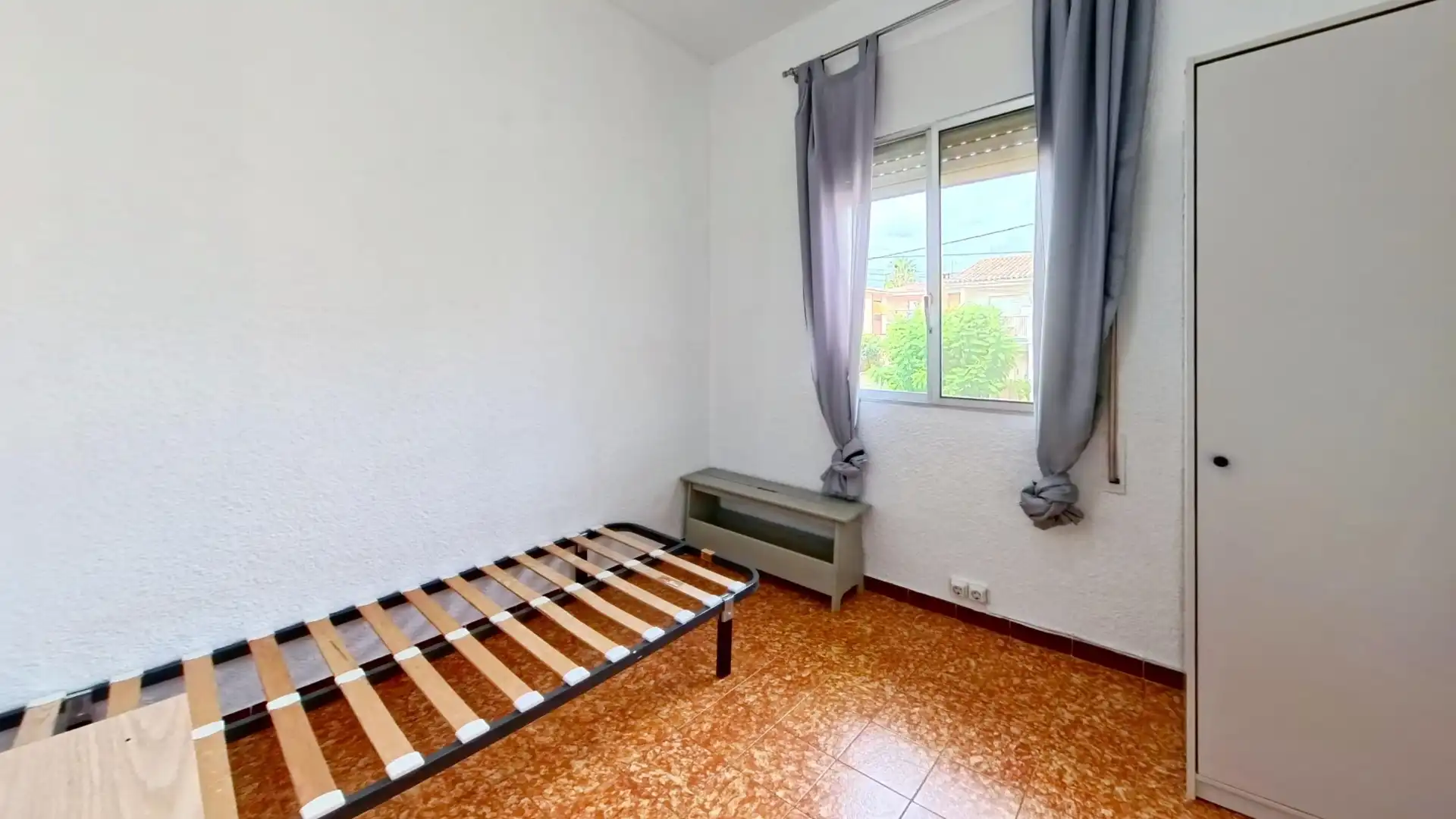 Dormitori de Apartament de lloguer en Cambrils amb Aire condicionat, Calefacció i Terrassa