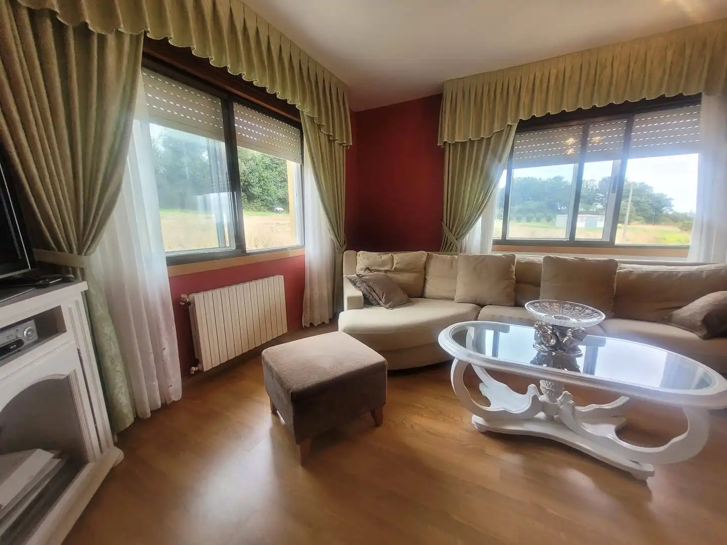 Sala d'estar de Casa o xalet en venda en A Estrada  amb Jardí privat, Traster i Piscina