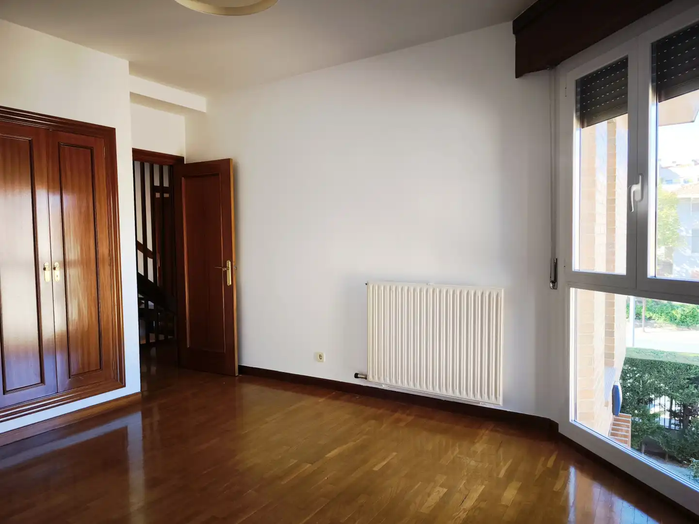 Dormitori de Casa o xalet en venda en  Logroño amb Calefacció, Parquet i Terrassa