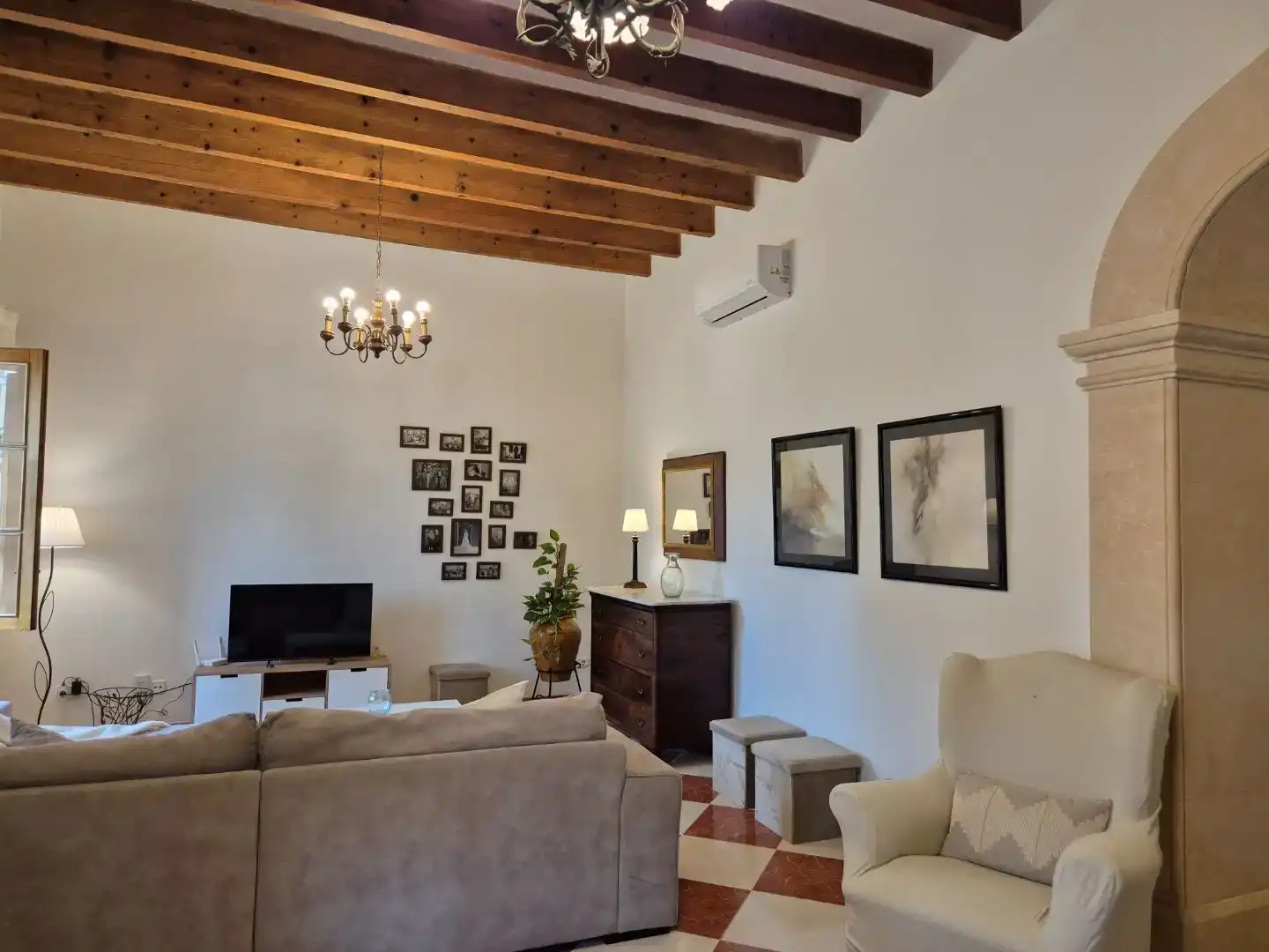 Sala d'estar de Casa adosada de lloguer en Ariany amb Aire condicionat, Jardí privat i Traster