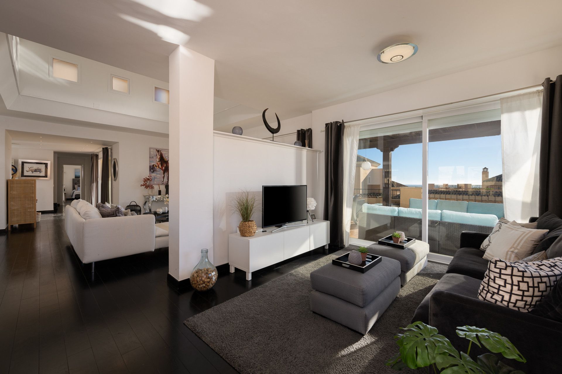 Sala d'estar de Àtic en venda en Marbella amb Aire condicionat, Terrassa i Traster