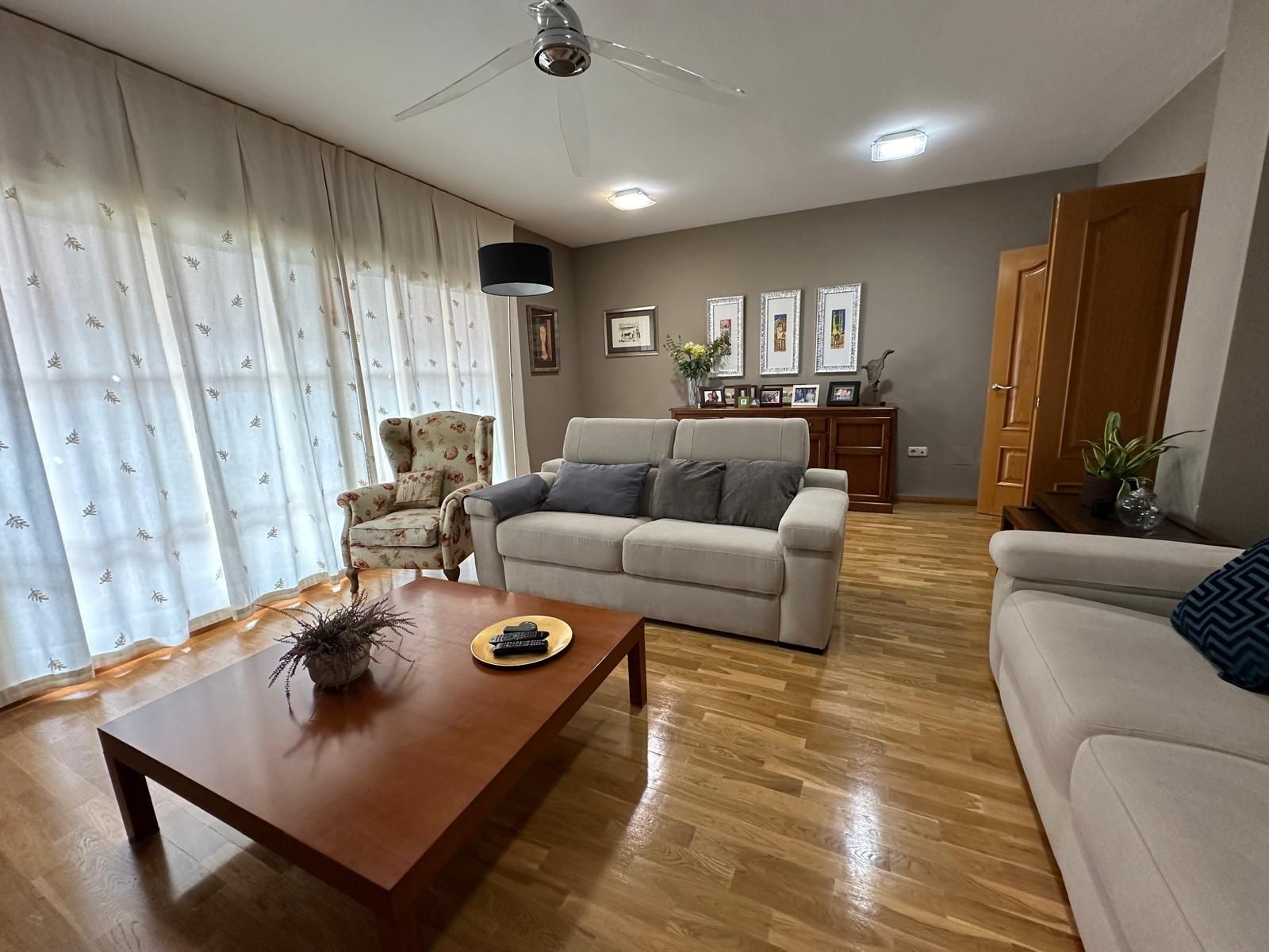 Sala d'estar de Casa o xalet en venda en El Ejido amb Aire condicionat, Calefacció i Jardí privat