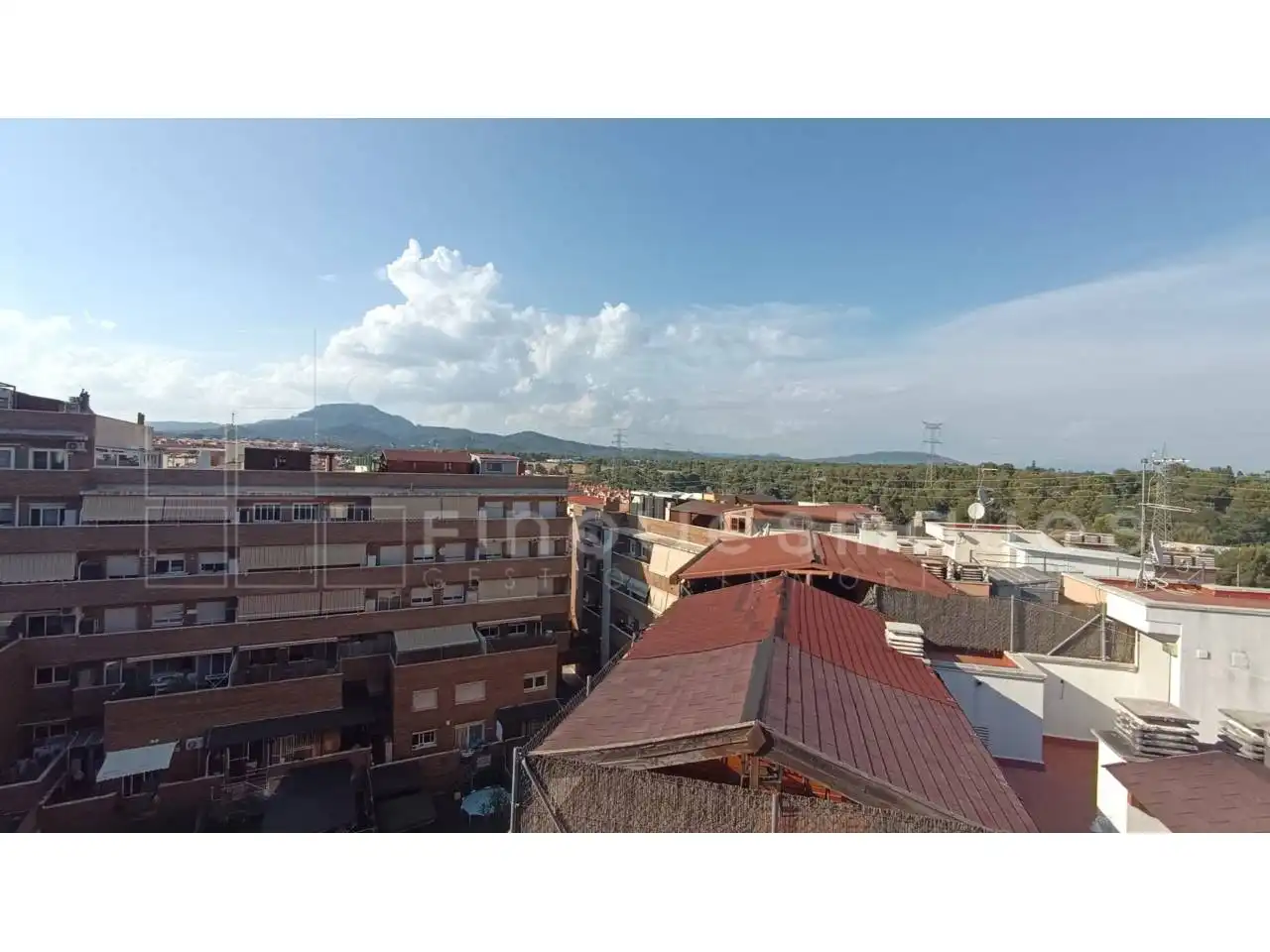 Vista exterior de Pis en venda en Terrassa amb Calefacció, Terrassa i Balcó