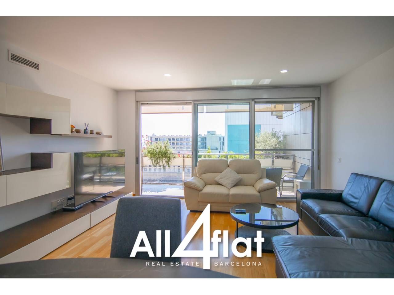 Living room of Flat to rent in  Barcelona Capital  with Air Conditioner, Heating and Parquet flooring