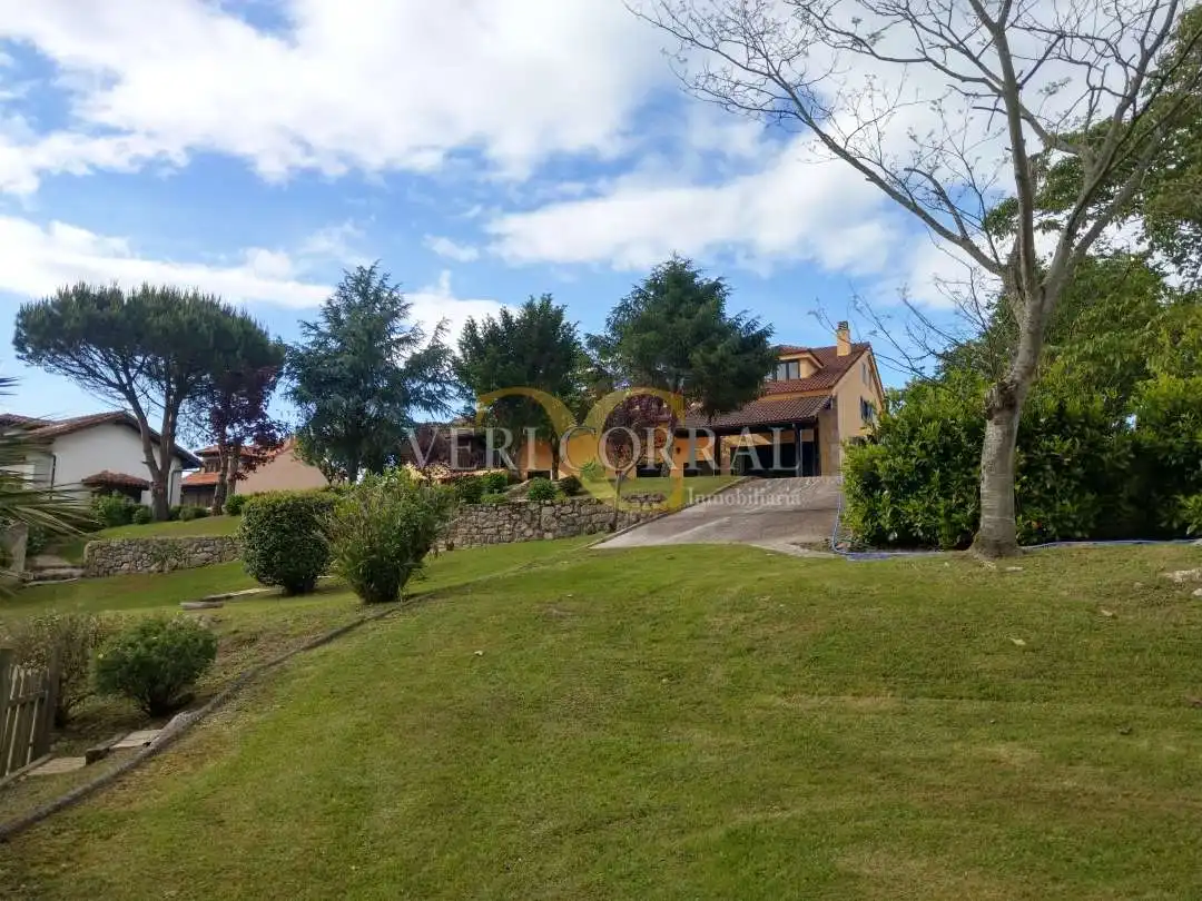 Jardín de Edificio en venta en Llanes