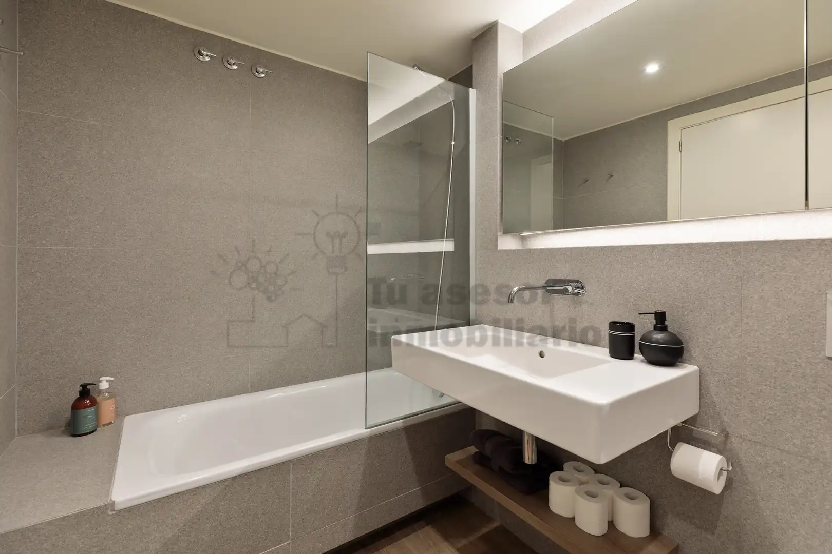 Baño de Piso en venta en Barcelona con Aire acondicionado, Calefacción y Jardín privado
