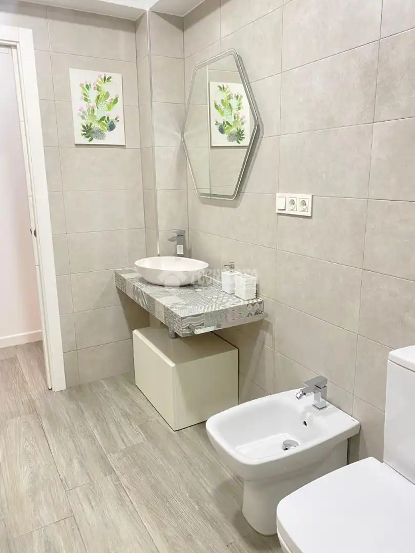Bathroom of Flat for rent in Huelva