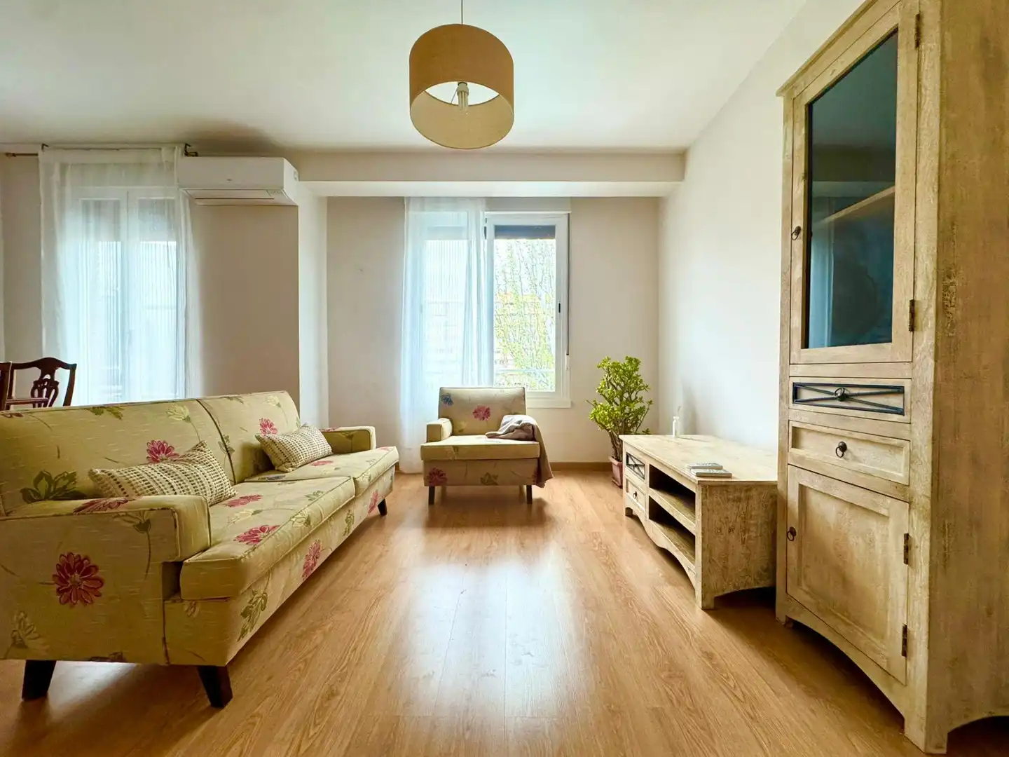 Living room of Apartments for rent in  Madrid Capital  with Air Conditioner, Heating and Balcony