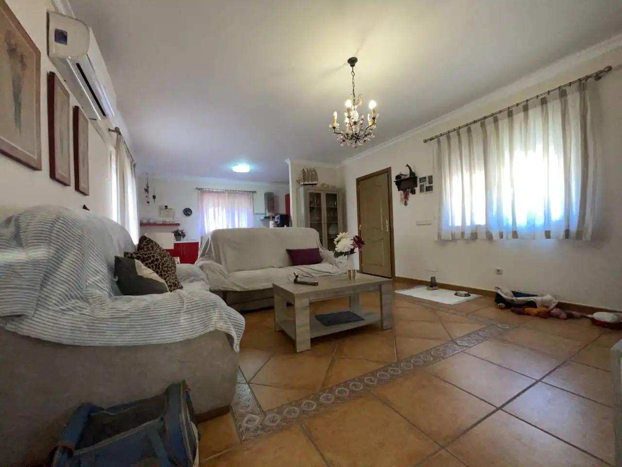 Sala d'estar de Finca rústica en venda en Estepona amb Aire condicionat, Calefacció i Jardí privat