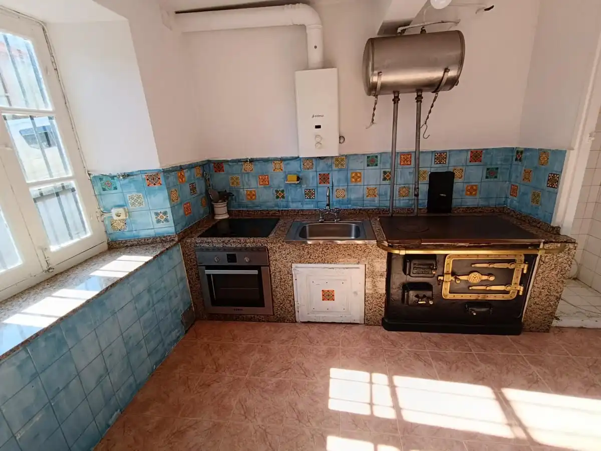 Küche von Einfamilien-Reihenhaus zum Verkauf in Llanes mit Terrasse, Abstellraum und Möbliert