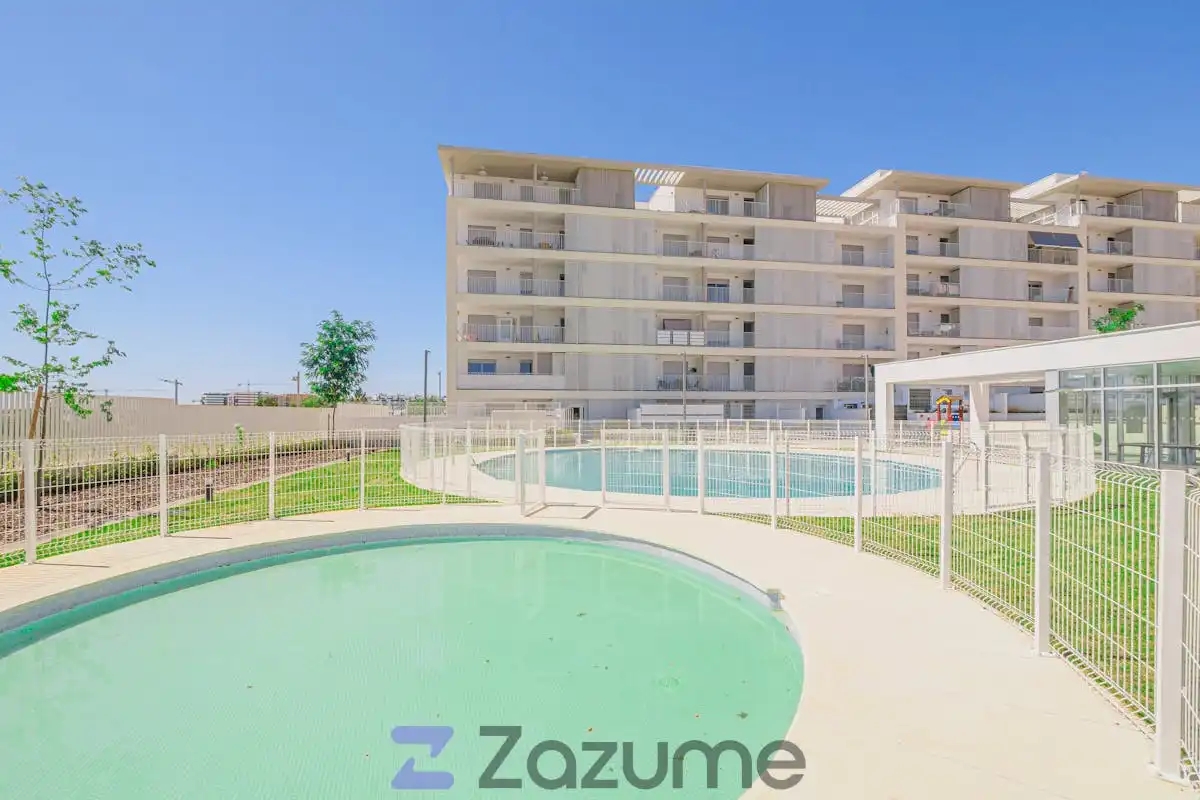 Schwimmbecken von Wohnung zur Miete in Dos Hermanas mit Klimaanlage, Heizung und Privatgarten