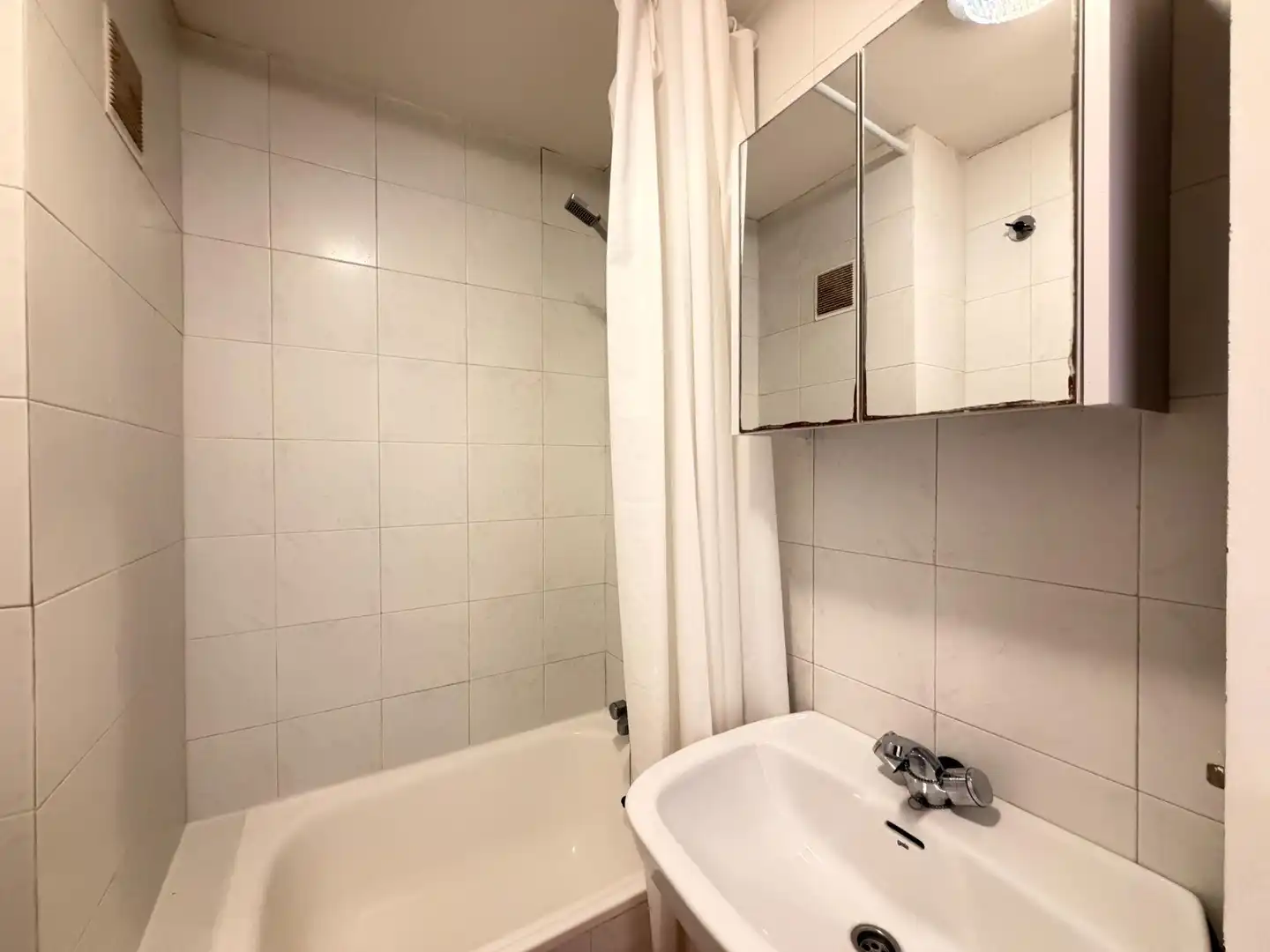 Baño de Piso en venta en Torrevieja con Aire acondicionado, Amueblado y Balcón