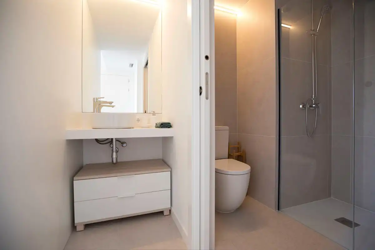 Baño de Piso en venta en Abrera con Terraza, Trastero y Piscina comunitaria