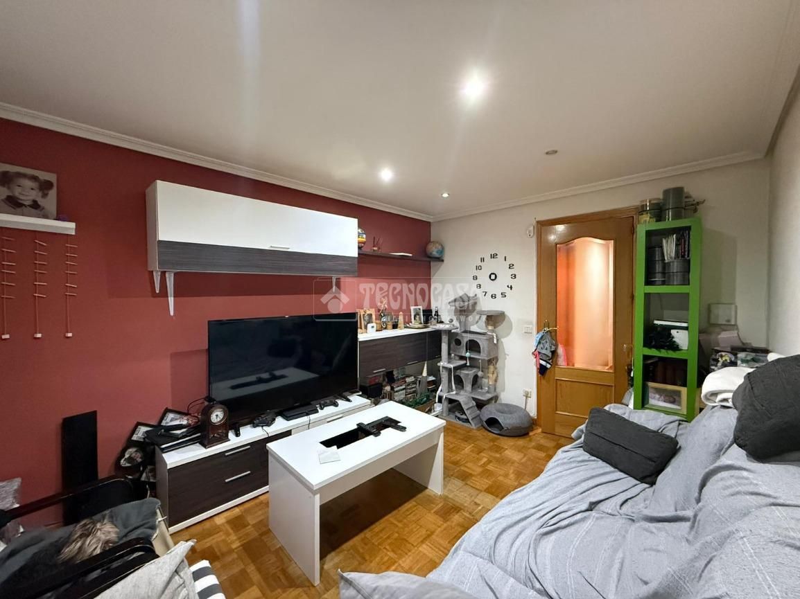 Sala d'estar de Pis en venda en  Madrid Capital amb Calefacció i Terrassa