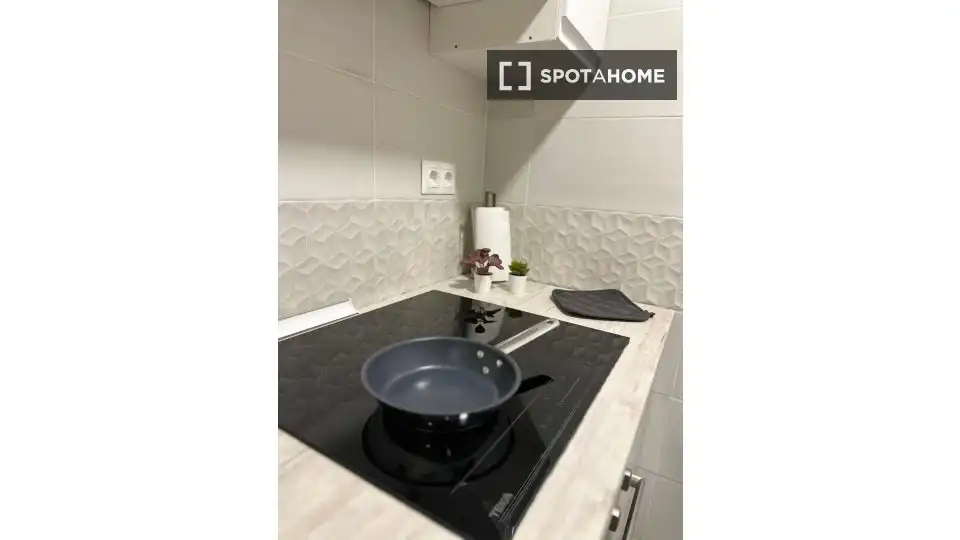 Kitchen of Flat for share in La Florida - Les Planes