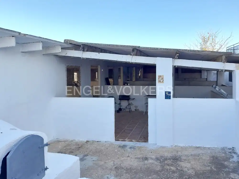 Vista exterior de Casa o xalet en venda en Riba-roja de Túria amb Aire condicionat, Calefacció i Jardí privat
