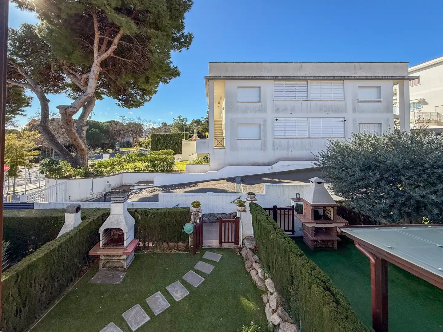 Garten von Einfamilien-Reihenhaus zum Verkauf in Sant Feliu de Guíxols mit Klimaanlage, Heizung und Privatgarten