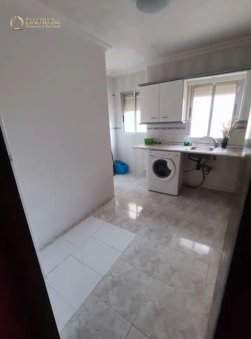 Cuina de Pis en venda en Sevilla amb Aire condicionat, Terrassa i Traster