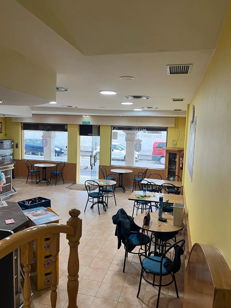 Local de lloguer en Oleiros amb Aire condicionat, Calefacció i Moblat