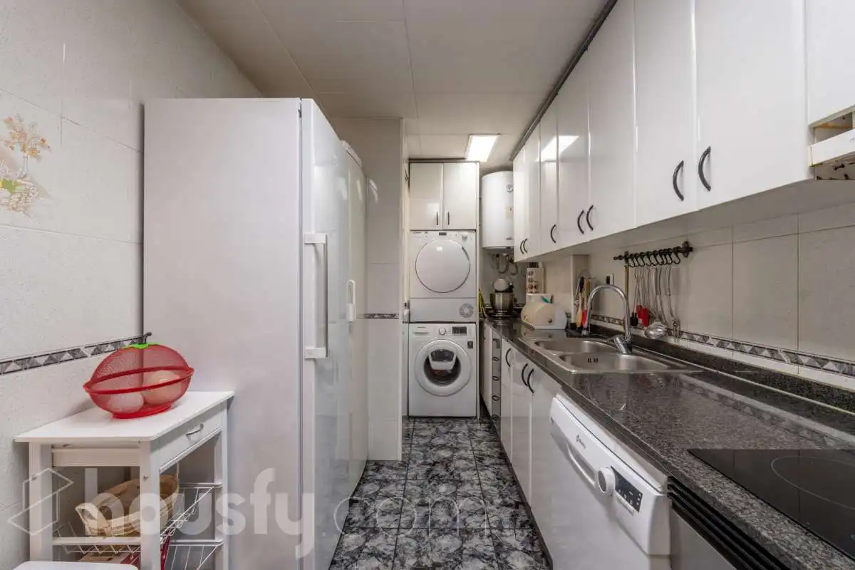 Kitchen of Flat for sale in Vilanova i la Geltrú  with Air Conditioner and Balcony