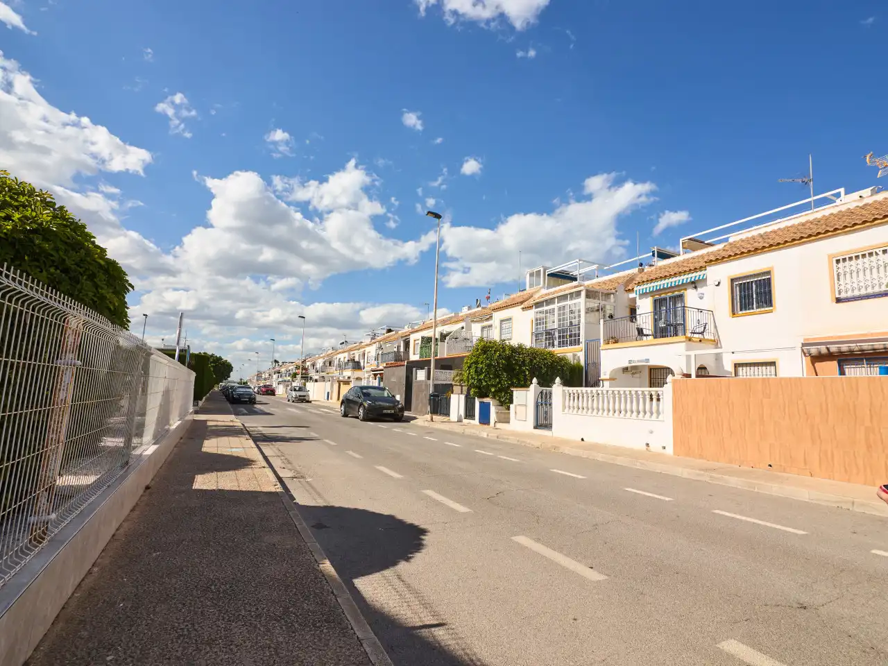 Vista exterior de Casa o xalet en venda en Torrevieja amb Aire condicionat, Calefacció i Terrassa