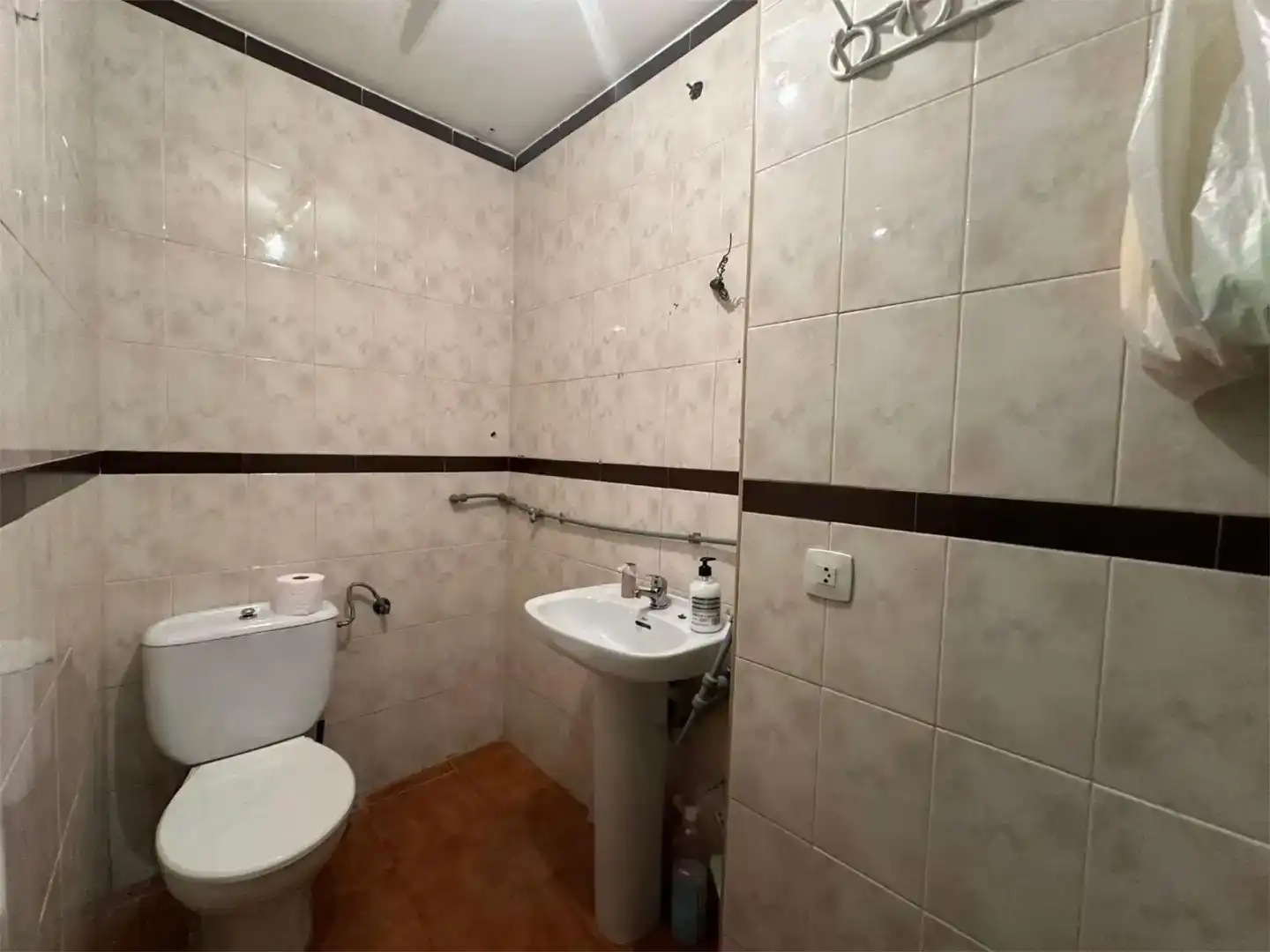 Badezimmer von Geschaftsraum zur Miete in Centro