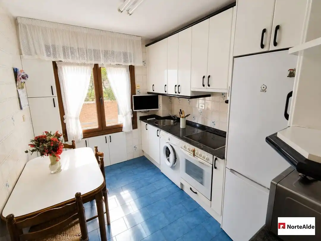 Cocina de Piso en venta en Barakaldo  con Calefacción