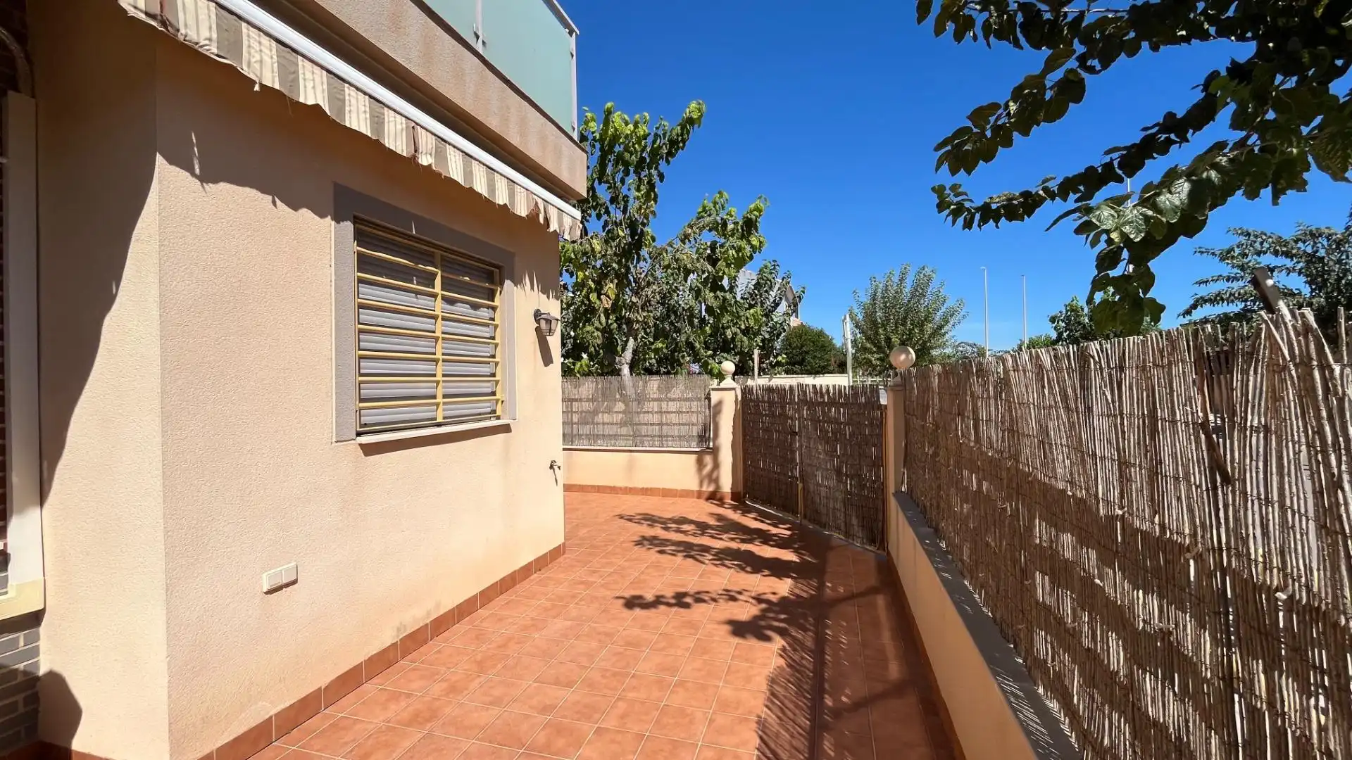 Terrassa de Planta baixa de lloguer en Pilar de la Horadada amb Aire condicionat, Jardí privat i Traster