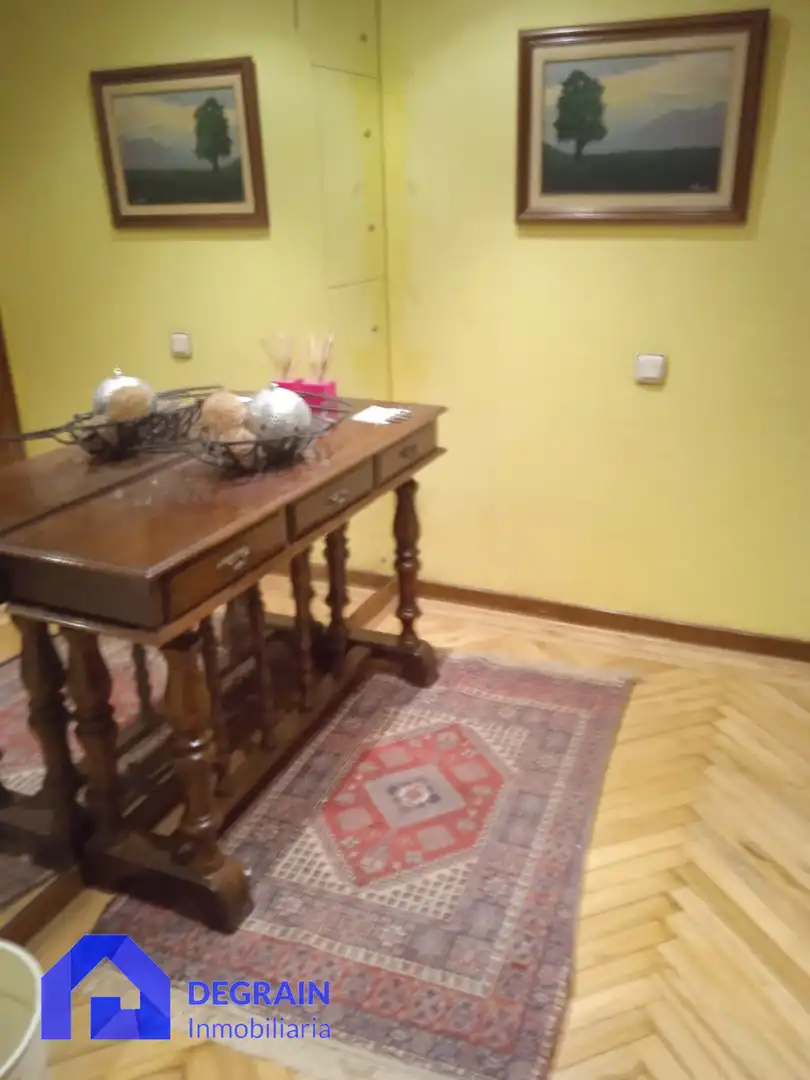 Piso de alquiler en Oviedo  con Calefacción, Terraza y Amueblado