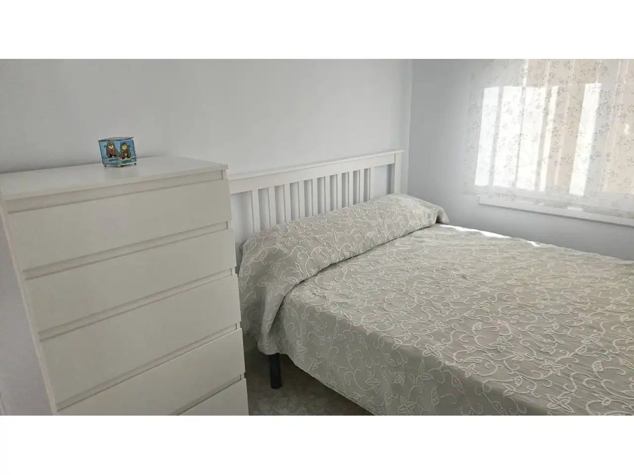 Habitación de Piso de alquiler en Vilanova i la Geltrú con Jardín privado, Terraza y Amueblado