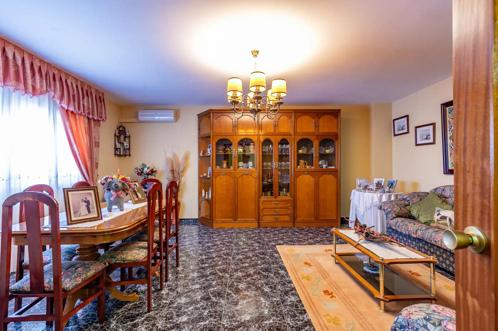 Sala d'estar de Casa adosada en venda en Alagón del Río amb Aire condicionat, Calefacció i Jardí privat