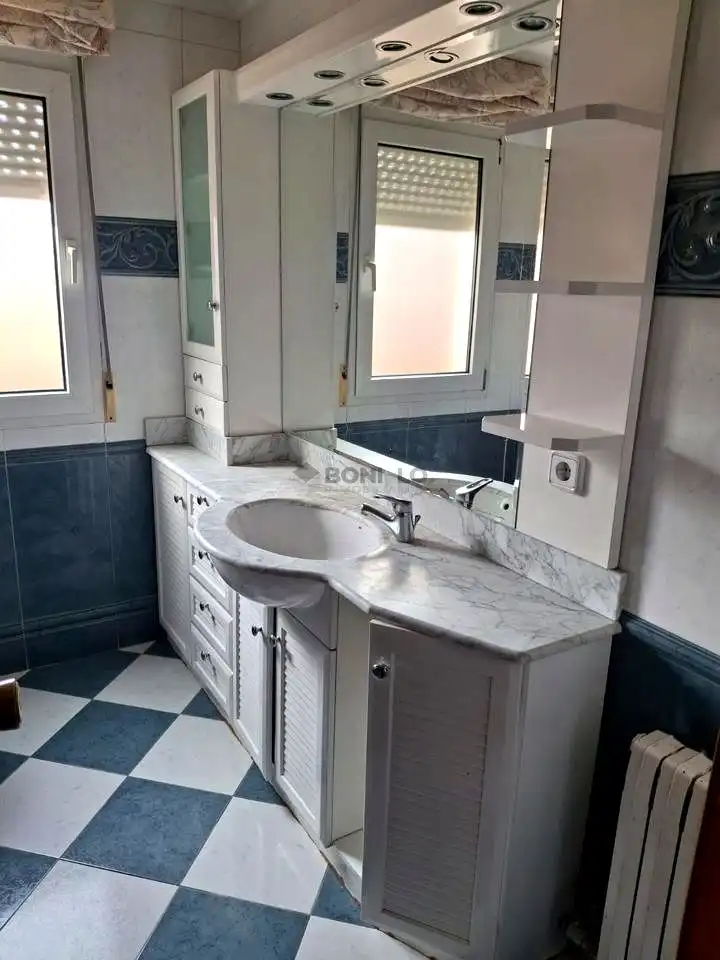 Baño de Dúplex en venta en Teruel con Calefacción, Terraza y Amueblado