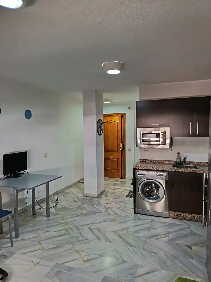 Cuina de Estudi de lloguer en Benalmádena amb Aire condicionat, Calefacció i Moblat