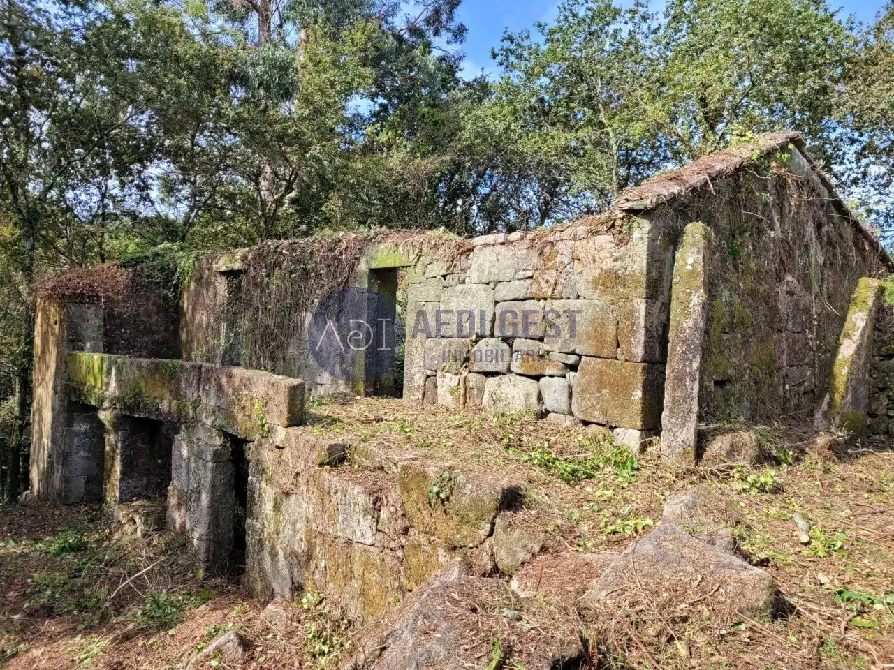 Casa rústica amb jardí en venda a Lugar Gandara