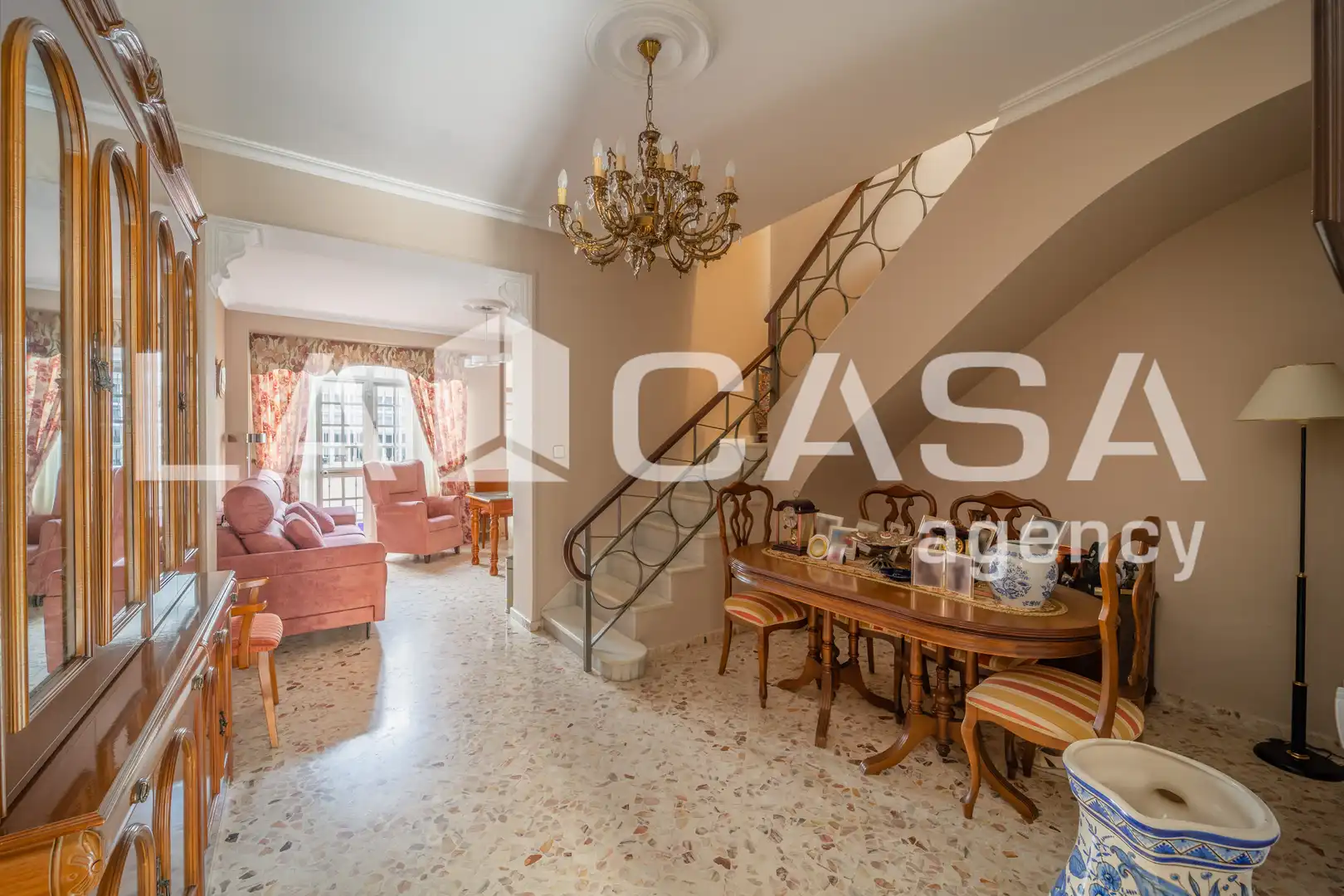 Haus oder Chalet zum Verkauf in Dos Hermanas mit Terrasse, Abstellraum und Balkon