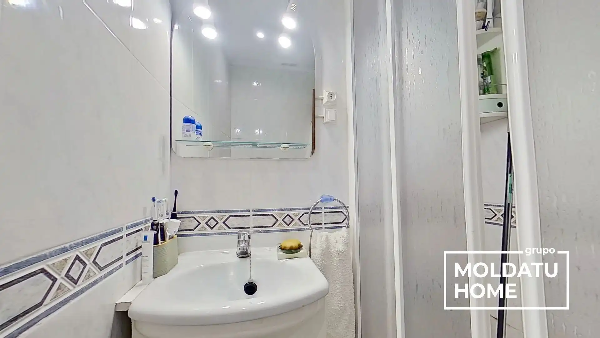 Bathroom of Flat for sale in Etxebarri  with Heating and Storage room